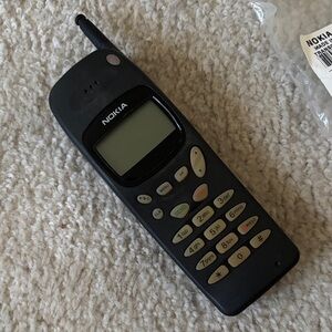 Nokia Black Vintage Mobile Phone with Cream Keypad